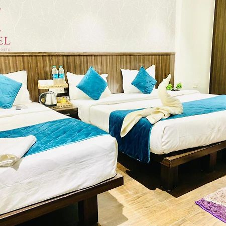 Qotel Hotel Rajouri Garden Above Ritu Marbles, Near Rajouri Garden Metro Station-Couple Friendly 新德里 外观 照片