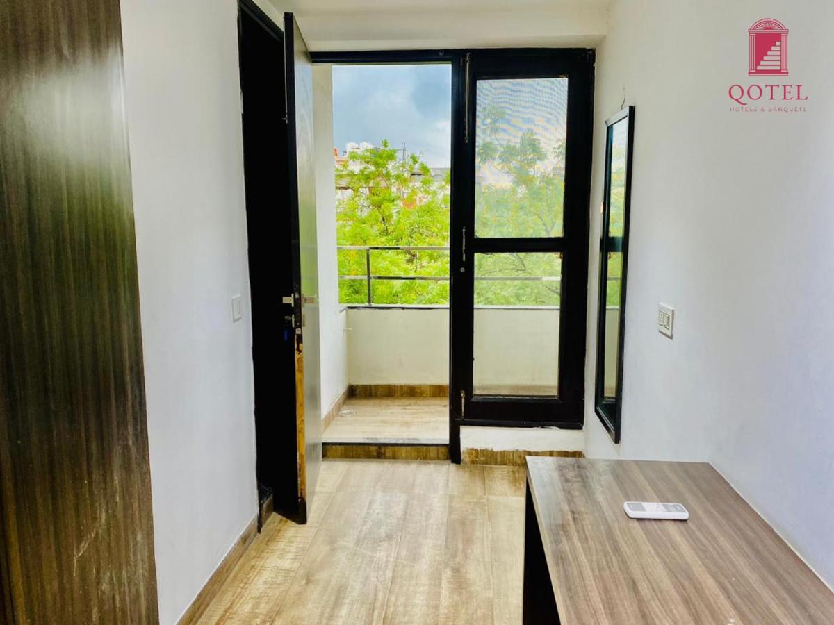 Qotel Hotel Rajouri Garden Above Ritu Marbles, Near Rajouri Garden Metro Station-Couple Friendly 新德里 外观 照片