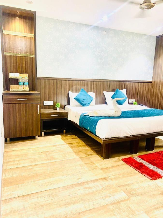 Qotel Hotel Rajouri Garden Above Ritu Marbles, Near Rajouri Garden Metro Station-Couple Friendly 新德里 外观 照片